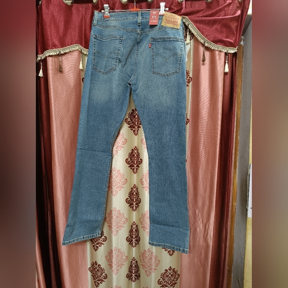 Levi's - Picture 3 of 5